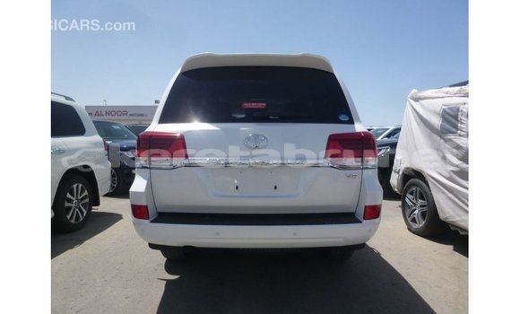 Buy Import Toyota Land Cruiser White Car in Import - Dubai in Belait Buy Import Toyota Land Cruiser White Car in Import - Dubai in Belait