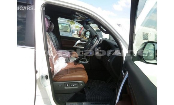 Buy Import Toyota Land Cruiser White Car in Import - Dubai in Belait Buy Import Toyota Land Cruiser White Car in Import - Dubai in Belait