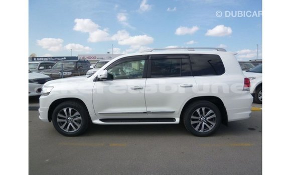Buy Import Toyota Land Cruiser White Car in Import - Dubai in Belait Buy Import Toyota Land Cruiser White Car in Import - Dubai in Belait
