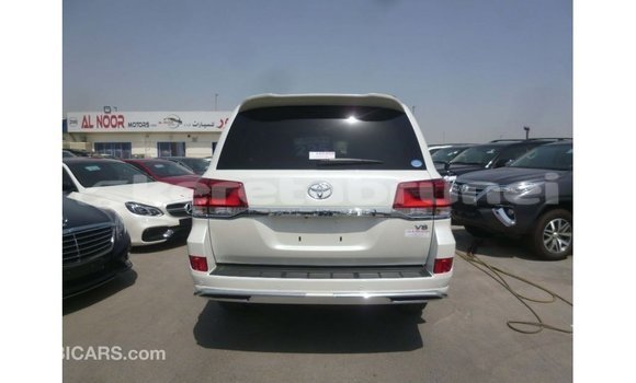 Buy Import Toyota Land Cruiser White Car in Import - Dubai in Belait Buy Import Toyota Land Cruiser White Car in Import - Dubai in Belait