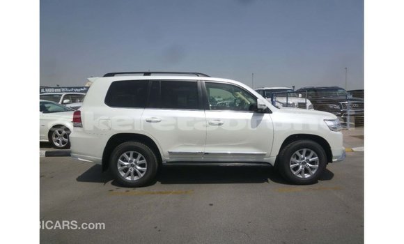 Buy Import Toyota Land Cruiser White Car in Import - Dubai in Belait Buy Import Toyota Land Cruiser White Car in Import - Dubai in Belait