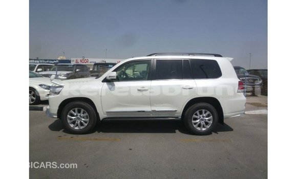 Buy Import Toyota Land Cruiser White Car in Import - Dubai in Belait Buy Import Toyota Land Cruiser White Car in Import - Dubai in Belait