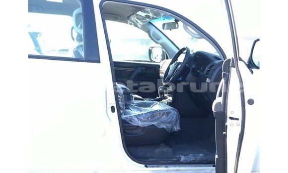 Buy Import Toyota Land Cruiser White Car in Import - Dubai in Belait Buy Import Toyota Land Cruiser White Car in Import - Dubai in Belait
