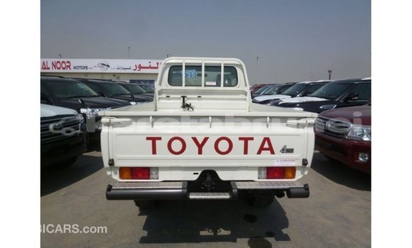 Buy Import Toyota Land Cruiser White Car in Import - Dubai in Belait Buy Import Toyota Land Cruiser White Car in Import - Dubai in Belait