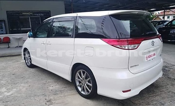 Buy Used Toyota Estima White Car in Bandar Seri Begawan in Brunei-Muara