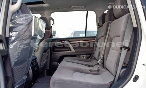 Buy Import Toyota Land Cruiser White Car in Import - Dubai in Belait Buy Import Toyota Land Cruiser White Car in Import - Dubai in Belait