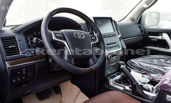 Buy Import Toyota Land Cruiser White Car in Import - Dubai in Belait Buy Import Toyota Land Cruiser White Car in Import - Dubai in Belait