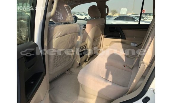 Buy Import Toyota Land Cruiser White Car in Import - Dubai in Belait Buy Import Toyota Land Cruiser White Car in Import - Dubai in Belait