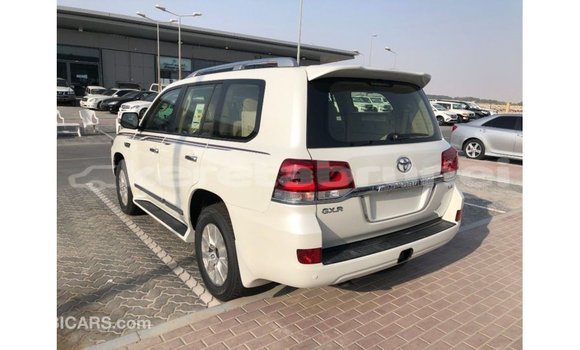 Buy Import Toyota Land Cruiser White Car in Import - Dubai in Belait Buy Import Toyota Land Cruiser White Car in Import - Dubai in Belait