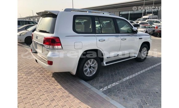 Buy Import Toyota Land Cruiser White Car in Import - Dubai in Belait Buy Import Toyota Land Cruiser White Car in Import - Dubai in Belait