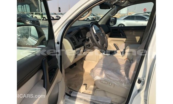 Buy Import Toyota Land Cruiser White Car in Import - Dubai in Belait Buy Import Toyota Land Cruiser White Car in Import - Dubai in Belait