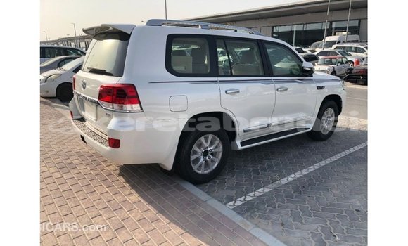 Buy Import Toyota Land Cruiser White Car in Import - Dubai in Belait Buy Import Toyota Land Cruiser White Car in Import - Dubai in Belait