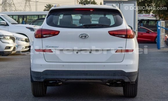 Buy Import Hyundai Tucson White Car in Import - Dubai in Belait Buy Import Hyundai Tucson White Car in Import - Dubai in Belait