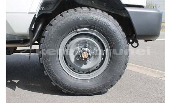 Buy Import Toyota Land Cruiser White Car in Import - Dubai in Belait Buy Import Toyota Land Cruiser White Car in Import - Dubai in Belait