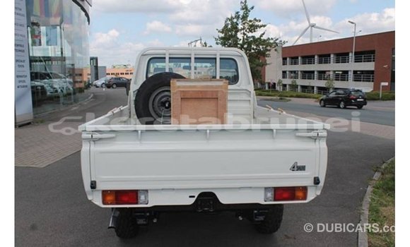 Buy Import Toyota Land Cruiser White Car in Import - Dubai in Belait Buy Import Toyota Land Cruiser White Car in Import - Dubai in Belait