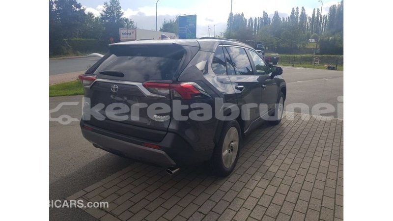 Big with watermark toyota rav4 belait import dubai 3225
