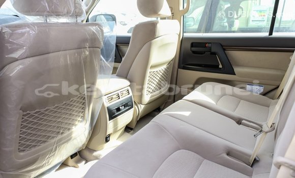 Buy Import Toyota Land Cruiser White Car in Import - Dubai in Belait Buy Import Toyota Land Cruiser White Car in Import - Dubai in Belait