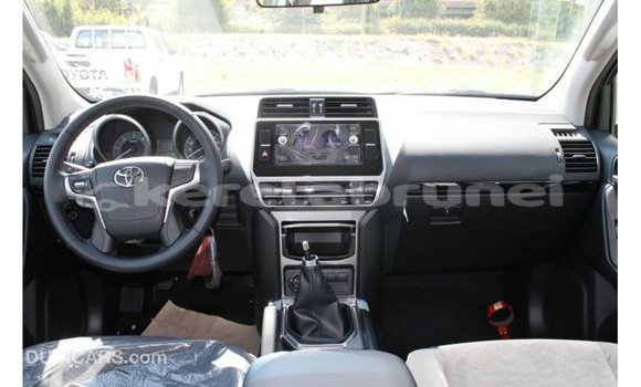 Buy Import Toyota Hilux Black Car in Import - Dubai in Belait Buy Import Toyota Hilux Black Car in Import - Dubai in Belait