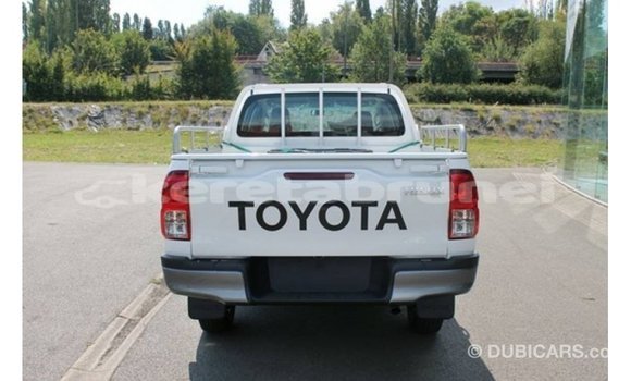 Buy Import Toyota Hilux White Car in Import - Dubai in Belait Buy Import Toyota Hilux White Car in Import - Dubai in Belait