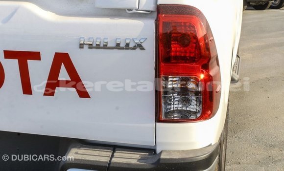 Buy Import Toyota Hilux White Car in Import - Dubai in Belait Buy Import Toyota Hilux White Car in Import - Dubai in Belait