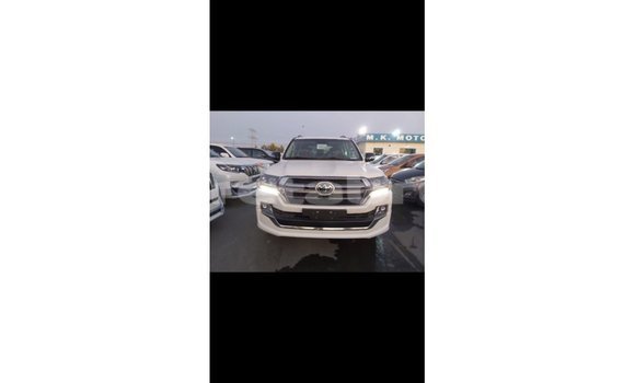 Buy Import Toyota Land Cruiser White Car in Import - Dubai in Belait Buy Import Toyota Land Cruiser White Car in Import - Dubai in Belait