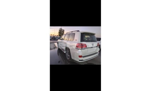 Buy Import Toyota Land Cruiser White Car in Import - Dubai in Belait Buy Import Toyota Land Cruiser White Car in Import - Dubai in Belait