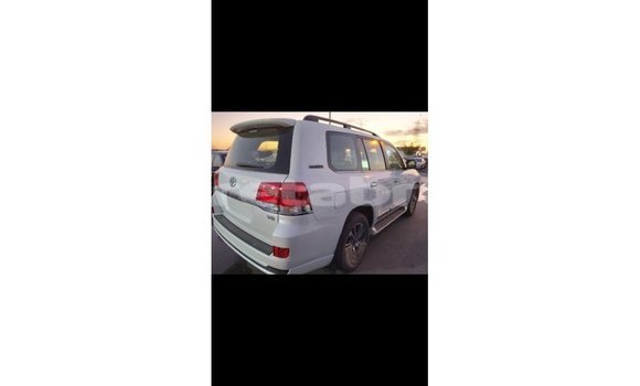 Buy Import Toyota Land Cruiser White Car in Import - Dubai in Belait Buy Import Toyota Land Cruiser White Car in Import - Dubai in Belait