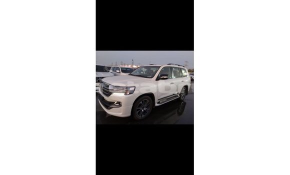Buy Import Toyota Land Cruiser White Car in Import - Dubai in Belait Buy Import Toyota Land Cruiser White Car in Import - Dubai in Belait