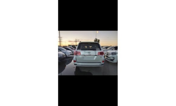 Buy Import Toyota Land Cruiser White Car in Import - Dubai in Belait Buy Import Toyota Land Cruiser White Car in Import - Dubai in Belait