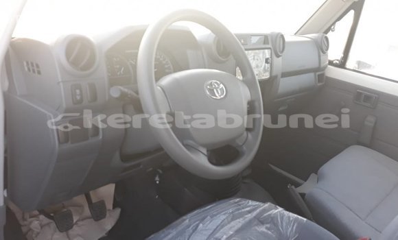 Buy Import Toyota Land Cruiser White Car in Import - Dubai in Belait Buy Import Toyota Land Cruiser White Car in Import - Dubai in Belait