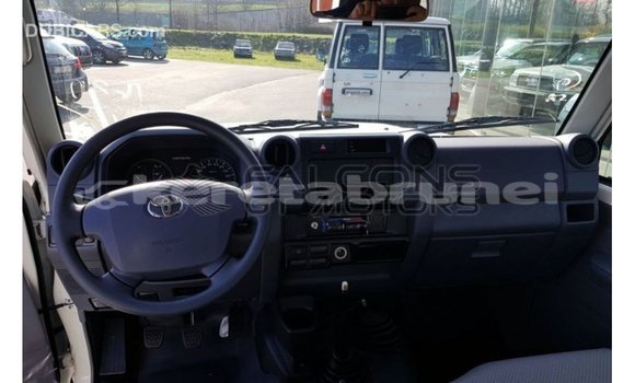 Buy Import Toyota Land Cruiser White Car in Import - Dubai in Belait Buy Import Toyota Land Cruiser White Car in Import - Dubai in Belait