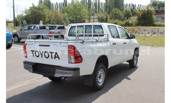 Buy Import Toyota Hilux White Car in Import - Dubai in Belait Buy Import Toyota Hilux White Car in Import - Dubai in Belait
