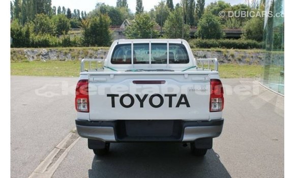 Buy Import Toyota Hilux White Car in Import - Dubai in Belait Buy Import Toyota Hilux White Car in Import - Dubai in Belait