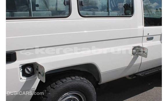 Buy Import Toyota Land Cruiser White Car in Import - Dubai in Belait Buy Import Toyota Land Cruiser White Car in Import - Dubai in Belait