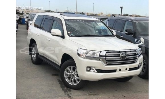 Buy Import Toyota Land Cruiser White Car in Import - Dubai in Belait Buy Import Toyota Land Cruiser White Car in Import - Dubai in Belait