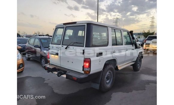 Buy Import Toyota Land Cruiser White Car in Import - Dubai in Belait Buy Import Toyota Land Cruiser White Car in Import - Dubai in Belait