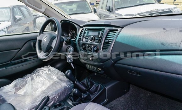 Buy Import Mitsubishi L200 White Car in Import - Dubai in Belait Buy Import Mitsubishi L200 White Car in Import - Dubai in Belait