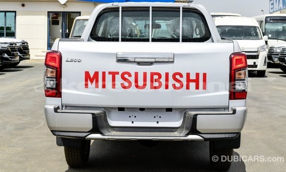 Buy Import Mitsubishi L200 White Car in Import - Dubai in Belait Buy Import Mitsubishi L200 White Car in Import - Dubai in Belait