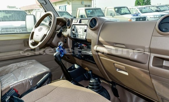 Buy Import Toyota Land Cruiser Beige Car in Import - Dubai in Belait Buy Import Toyota Land Cruiser Beige Car in Import - Dubai in Belait
