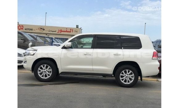 Buy Import Toyota Land Cruiser White Car in Import - Dubai in Belait Buy Import Toyota Land Cruiser White Car in Import - Dubai in Belait