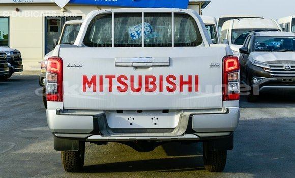 Buy Import Mitsubishi L200 White Car in Import - Dubai in Belait Buy Import Mitsubishi L200 White Car in Import - Dubai in Belait