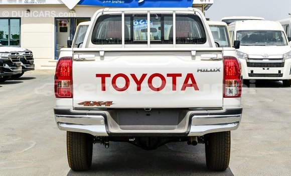 Buy Import Toyota Hilux White Car in Import - Dubai in Belait Buy Import Toyota Hilux White Car in Import - Dubai in Belait