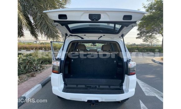 Buy Import Toyota HiAce White Truck in Import - Dubai in Belait Buy Import Toyota HiAce White Truck in Import - Dubai in Belait