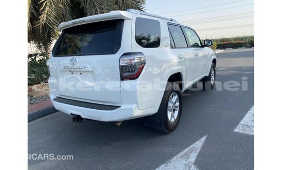 Buy Import Toyota HiAce White Truck in Import - Dubai in Belait Buy Import Toyota HiAce White Truck in Import - Dubai in Belait