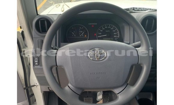 Buy Import Toyota Land Cruiser White Car in Import - Dubai in Belait Buy Import Toyota Land Cruiser White Car in Import - Dubai in Belait