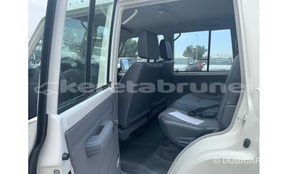 Buy Import Toyota Land Cruiser White Car in Import - Dubai in Belait Buy Import Toyota Land Cruiser White Car in Import - Dubai in Belait