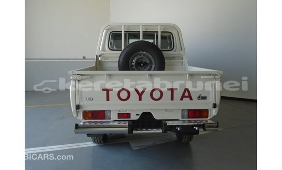 Buy Import Toyota Land Cruiser White Car in Import - Dubai in Belait Buy Import Toyota Land Cruiser White Car in Import - Dubai in Belait