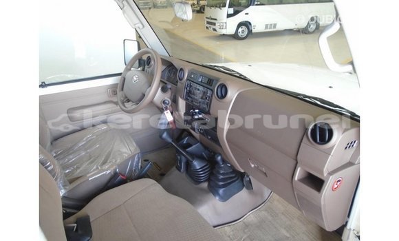 Buy Import Toyota Land Cruiser White Car in Import - Dubai in Belait Buy Import Toyota Land Cruiser White Car in Import - Dubai in Belait