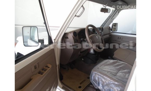 Buy Import Toyota Land Cruiser White Car in Import - Dubai in Belait Buy Import Toyota Land Cruiser White Car in Import - Dubai in Belait