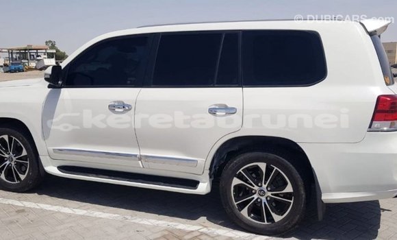 Buy Import Toyota Land Cruiser White Car in Import - Dubai in Belait Buy Import Toyota Land Cruiser White Car in Import - Dubai in Belait